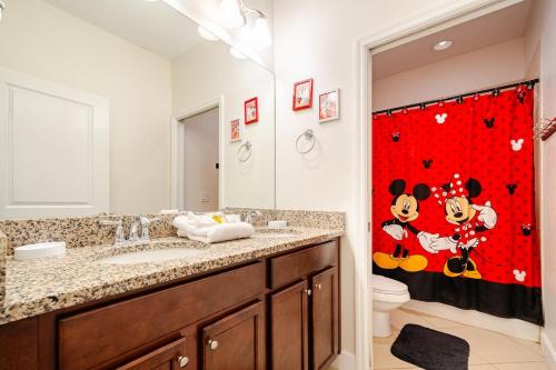 Universal 3BR Townhome with Pool photo 12