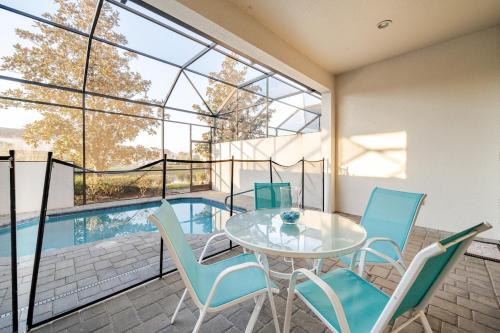 Universal 3BR Townhome with Pool photo 11