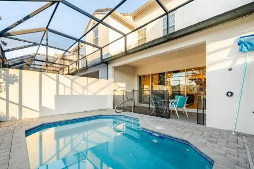 Universal 3BR Townhome with Pool photo 1