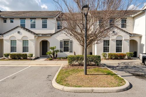 Universal 3BR Townhome with Pool photo 8