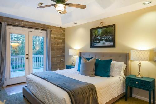 Ένα ή περισσότερα κρεβάτια σε δωμάτιο στο Black Bay Getaway Private Bay Access