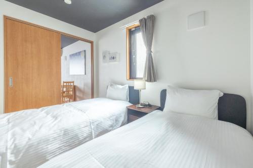 Postel nebo postele na pokoji v ubytování 67 Apt Waseda Shinjuku