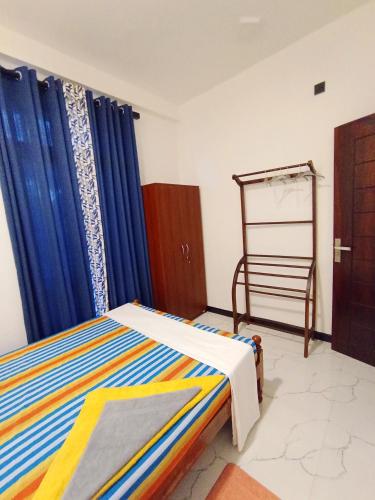 Ένα ή περισσότερα κρεβάτια σε δωμάτιο στο Vinu Home Stay