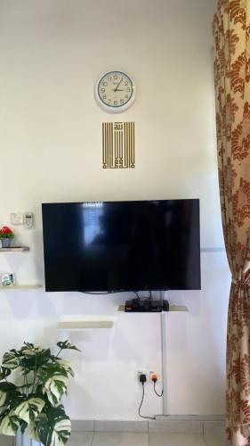 Μια τηλεόραση ή/και κέντρο ψυχαγωγίας στο HasYaa Homestay