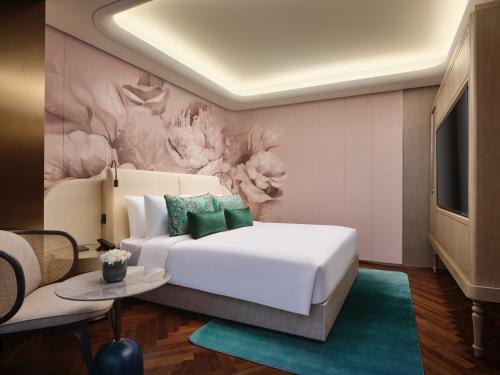Blossom House Shanghai On The Bundにあるベッド