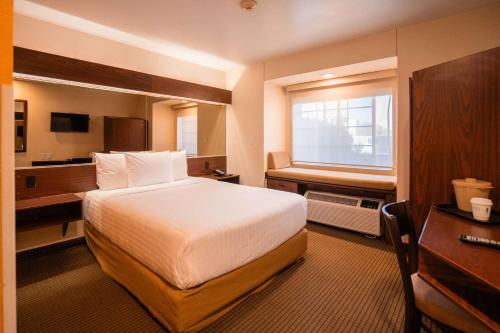 Postel nebo postele na pokoji v ubytování Microtel Inn and Suites by Wyndham Ciudad Juarez, US Consulate