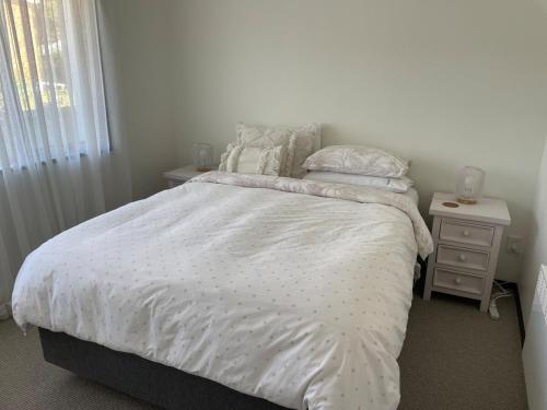 Una cama o camas en una habitación de Sensational St Clair!