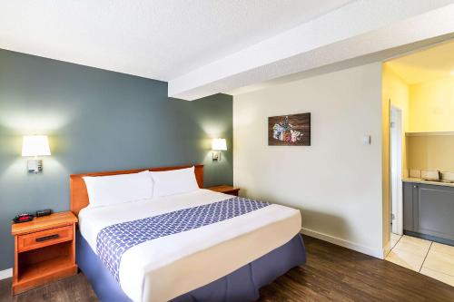 a bedroom with a large bed in a hotel room at Econo Lodge Inn & Suites University in Calgary