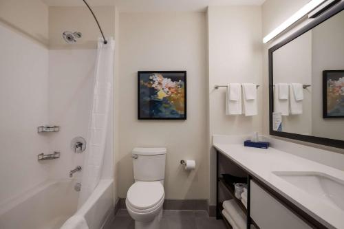 Koupelna v ubytování Everhome Suites Corona