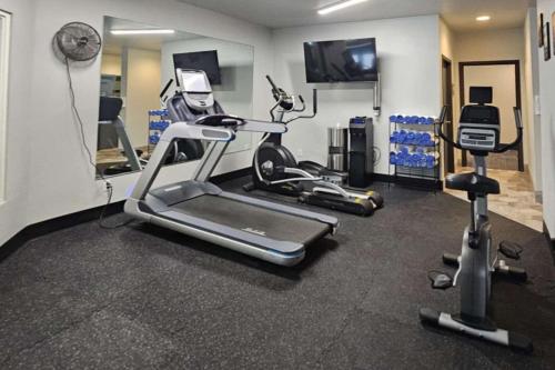 a room with a gym with a treadmill and a tv at Edgewater Inn and Suites, an Ascend Collection Hotel in Coos Bay