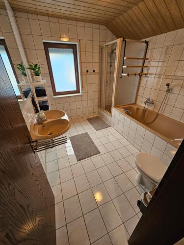 Koupelna v ubytování Ferienwohnung am Heuberg