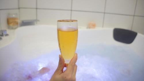 Photo de la galerie de l'établissement Balnéo dans cadre enchanteur, à LʼArbresle