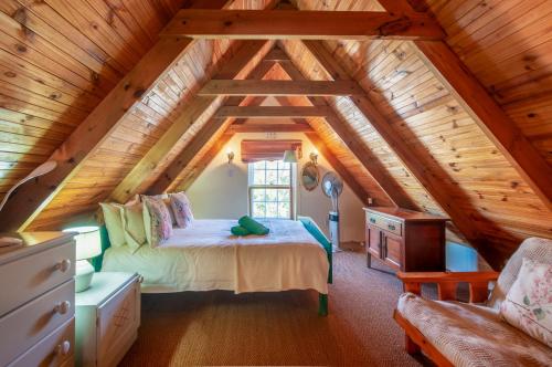 Ένα ή περισσότερα κρεβάτια σε δωμάτιο στο Serendipity Self-Catering Cottage