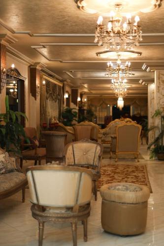 Pyramid view! Sleeps 13