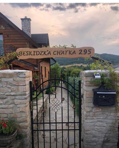 a gate with a sign that reads best tajiba at Beskidzka Chatka in Wysowa-Zdrój