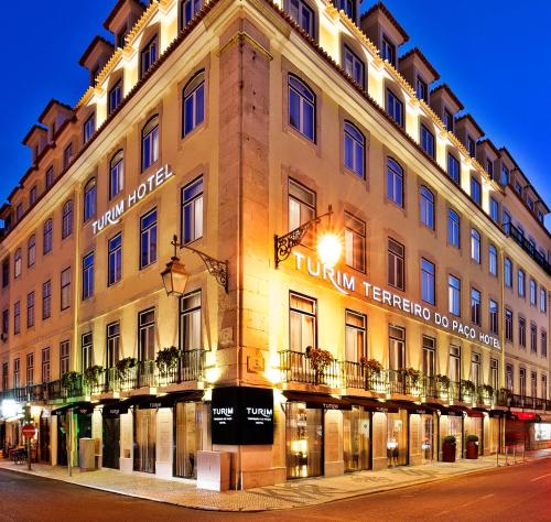 a large building on a city street at night at TURIM Terreiro do Paço Hotel in Lisbon