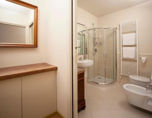 a bathroom with a shower and a sink and a toilet at Borromeo Rooms Bed & Living in Vimercate