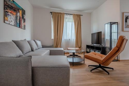 Apartman Fjaka-spacious two bedroom apartment with parking