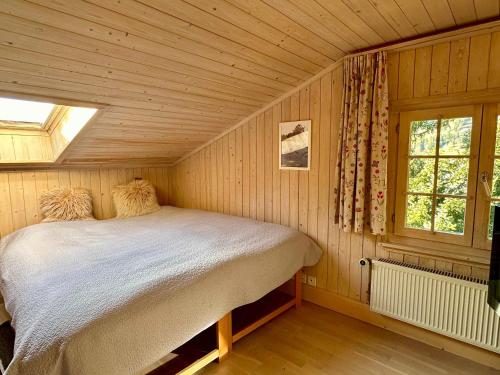 Voodi või voodid majutusasutuse Ski-In Chalet in top location toas