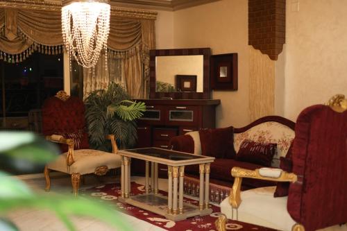 Royal Pyramid Palace Residence