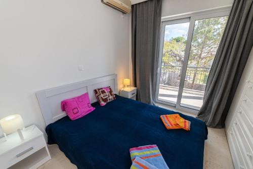 Postel nebo postele na pokoji v ubytování Chris Guesthouses