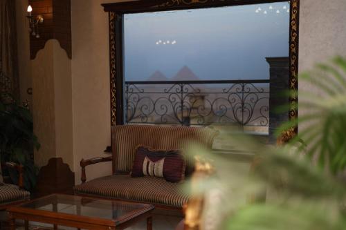 Royal Pyramids Palace Residence