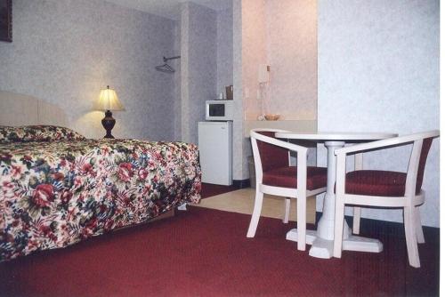 Kuchyň nebo kuchyňský kout v ubytování Red Carpet Inn & Suites Hammonton NJ Route-30E