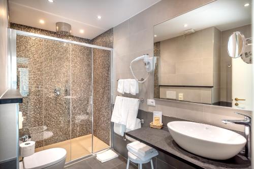 a bathroom with a sink and a shower at Hotel Garden Sea Wellness & Spa 4 stelle superior in Caorle