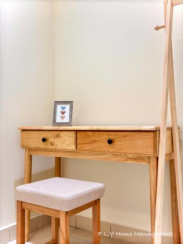 a wooden desk with a stool next to it at Muji Ipoh Falim Free Parking & Free Netflix in Ipoh