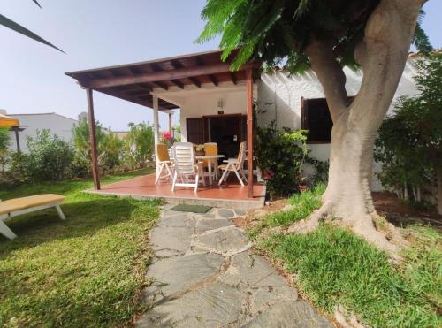 lovely bungalow with parking