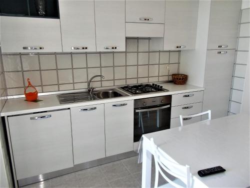Kuchyň nebo kuchyňský kout v ubytování Home - Discover Cilento