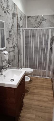 Un baño de Affittacamere Via Bini