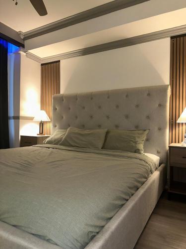 a bedroom with a large bed and two lamps at CityBreak JAX in Jacksonville