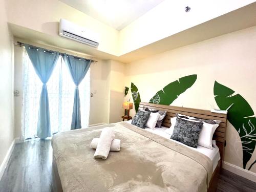 Postel nebo postele na pokoji v ubytování Luxury pet friendly large 1bedroom w balcony