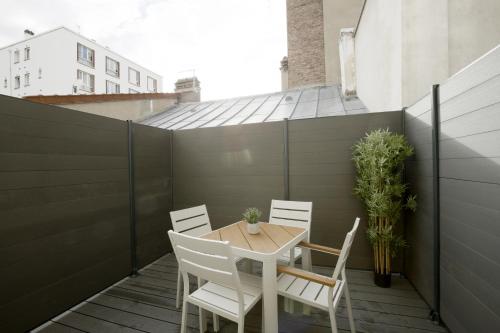 Chill-out on Private Patio in Vintage Masterpiece