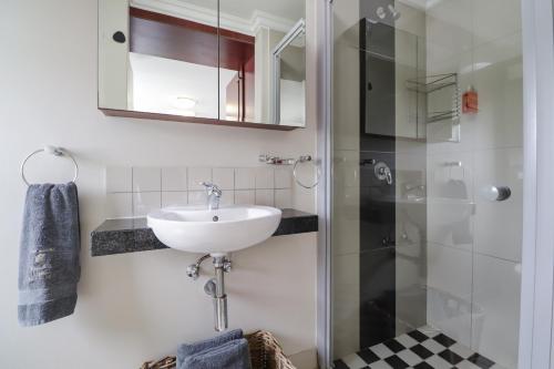 a bathroom with a sink and a shower at Waterfront - Lagoon Terrace Nr.17 in Knysna