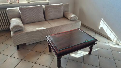 a living room with a couch and a coffee table at Ferienwohnung Zauberhaft in Bad Soden-Salmünster