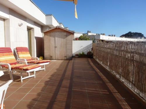 APARTAMENTO ÁTICO CON TERRAZA a 2 MINUTOS DE LA PLAYA