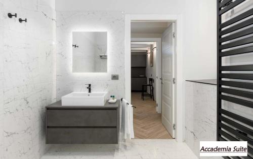 Koupelna v ubytování Q71 TIMELESS SUITES