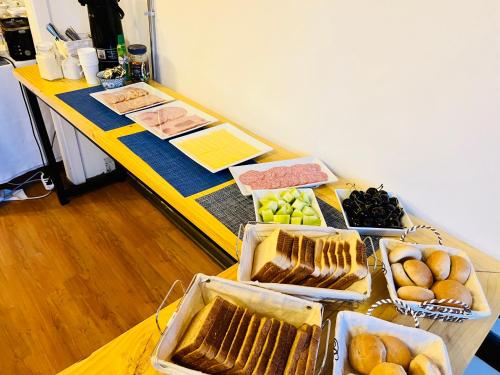 Makanan di atau berdekatan hotel kapsul