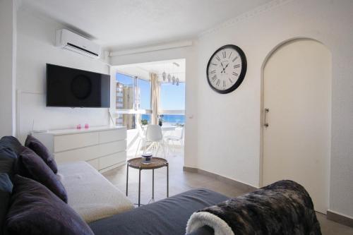 Zdjęcie z galerii obiektu Modern apartment with a wonderful sea view w mieście Torrox