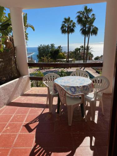 CASAS-E-Y -F-pequeño conjunto casas adosado