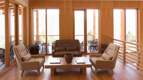 a living room with two chairs and a coffee table at Dhensa Resort in Punākha
