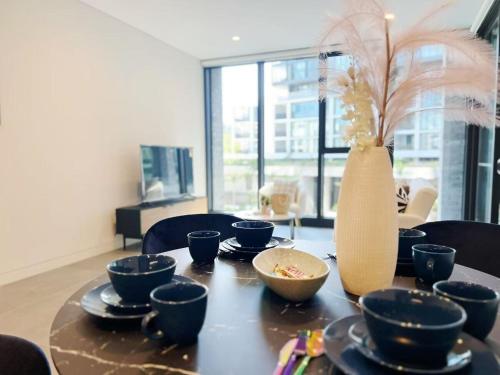 Gallery image of Luxury Poolside 2 bedroom Apt in Olympic park in Sydney