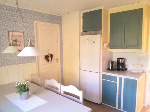 Η κουζίνα ή μικρή κουζίνα στο Vacation Home VillaKvill