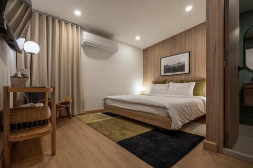 a hotel room with a bed and a window at 2 Bed 2 Bath / Luxury / 1 min walk to BTS Asok in Bangkok