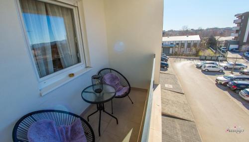 Lucy Apartment 1にあるバルコニーまたはテラス