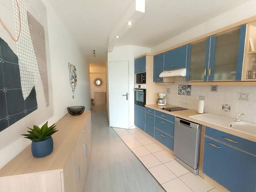 Photo de la galerie de l'établissement Bel appartement avec WIFI, balcon et garage à Perros-Guirec - FR-1-368-165, à Perros-Guirec