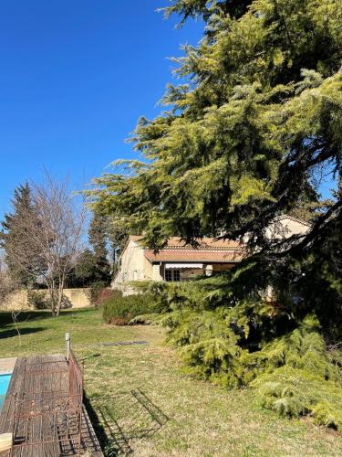 Taman di luar House with pool in Provence
