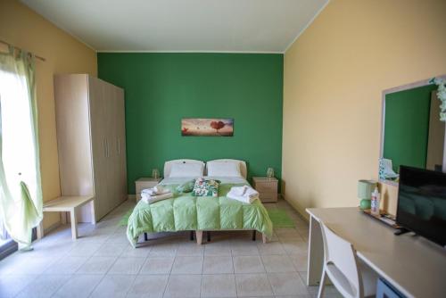 Postel nebo postele na pokoji v ubytování B&B LAVIKA PEDARA